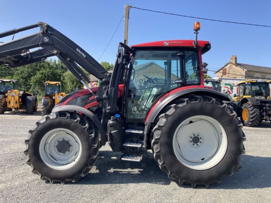 Valtra G105 - Farm tractor: picture 2 Valtra G105 - Farm tractor: picture 2