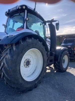 Valtra T154 VERSU - Farm tractor: picture 3 Valtra T154 VERSU - Farm tractor: picture 3