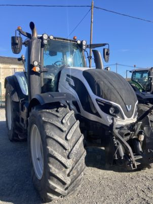 Valtra T154 VERSU - Farm tractor: picture 1 Valtra T154 VERSU - Farm tractor: picture 1