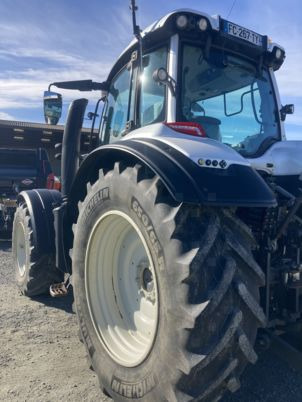 Valtra T154 VERSU - Farm tractor: picture 5 Valtra T154 VERSU - Farm tractor: picture 5