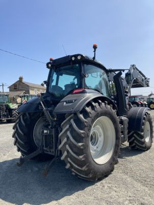 Valtra T215 DIRECT - Farm tractor: picture 3 Valtra T215 DIRECT - Farm tractor: picture 3