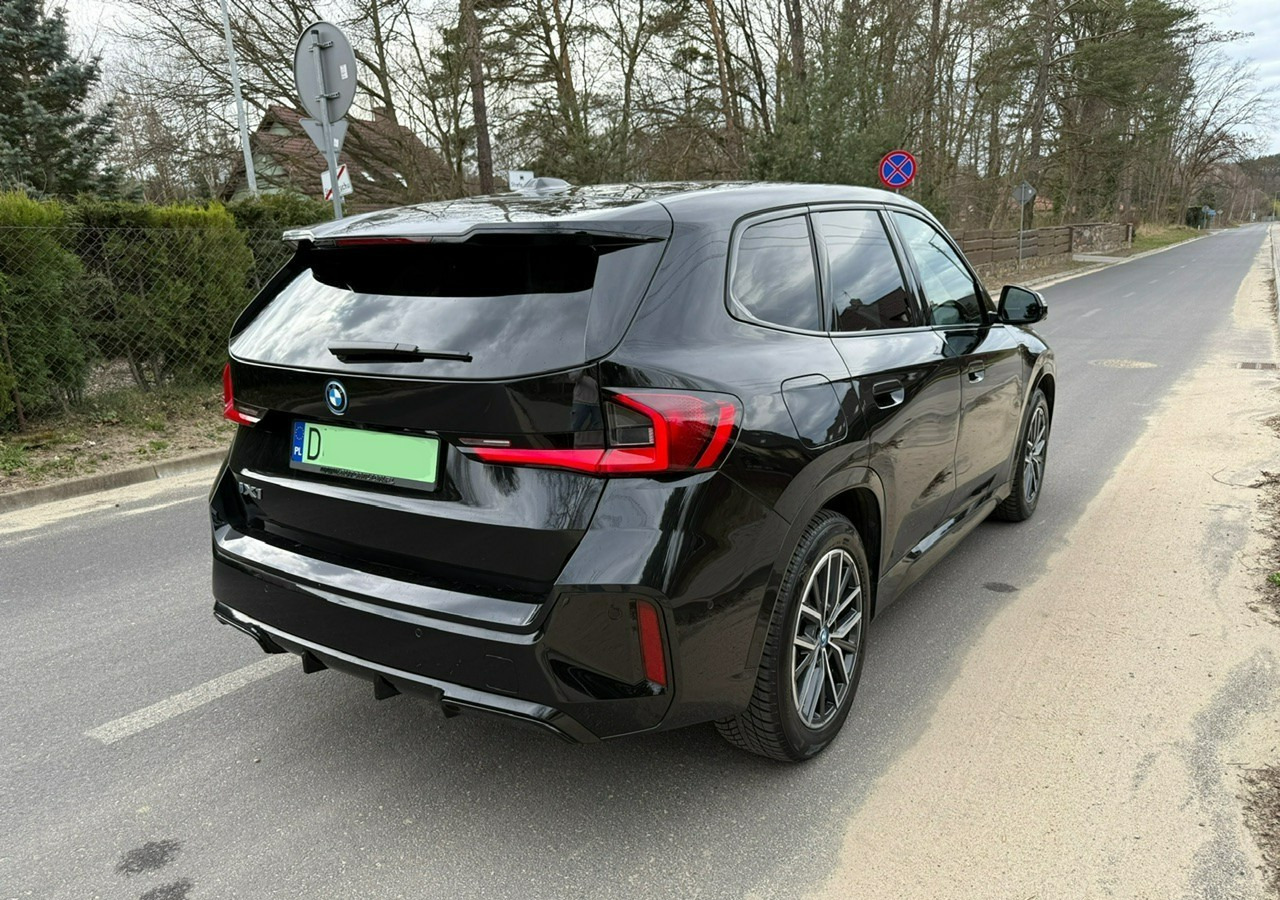 BMW X1 iX1 iX1 xDrive30 313KM M-Sport H/K Panorama AdaptiveLed Masaże Kam360 - Car: picture 4 BMW X1 iX1 iX1 xDrive30 313KM M-Sport H/K Panorama AdaptiveLed Masaże Kam360 - Car: picture 4