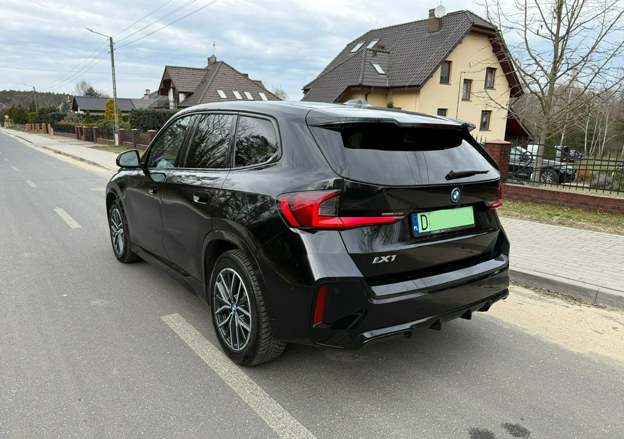 BMW X1 iX1 iX1 xDrive30 313KM M-Sport H/K Panorama AdaptiveLed Masaże Kam360 - Car: picture 3 BMW X1 iX1 iX1 xDrive30 313KM M-Sport H/K Panorama AdaptiveLed Masaże Kam360 - Car: picture 3