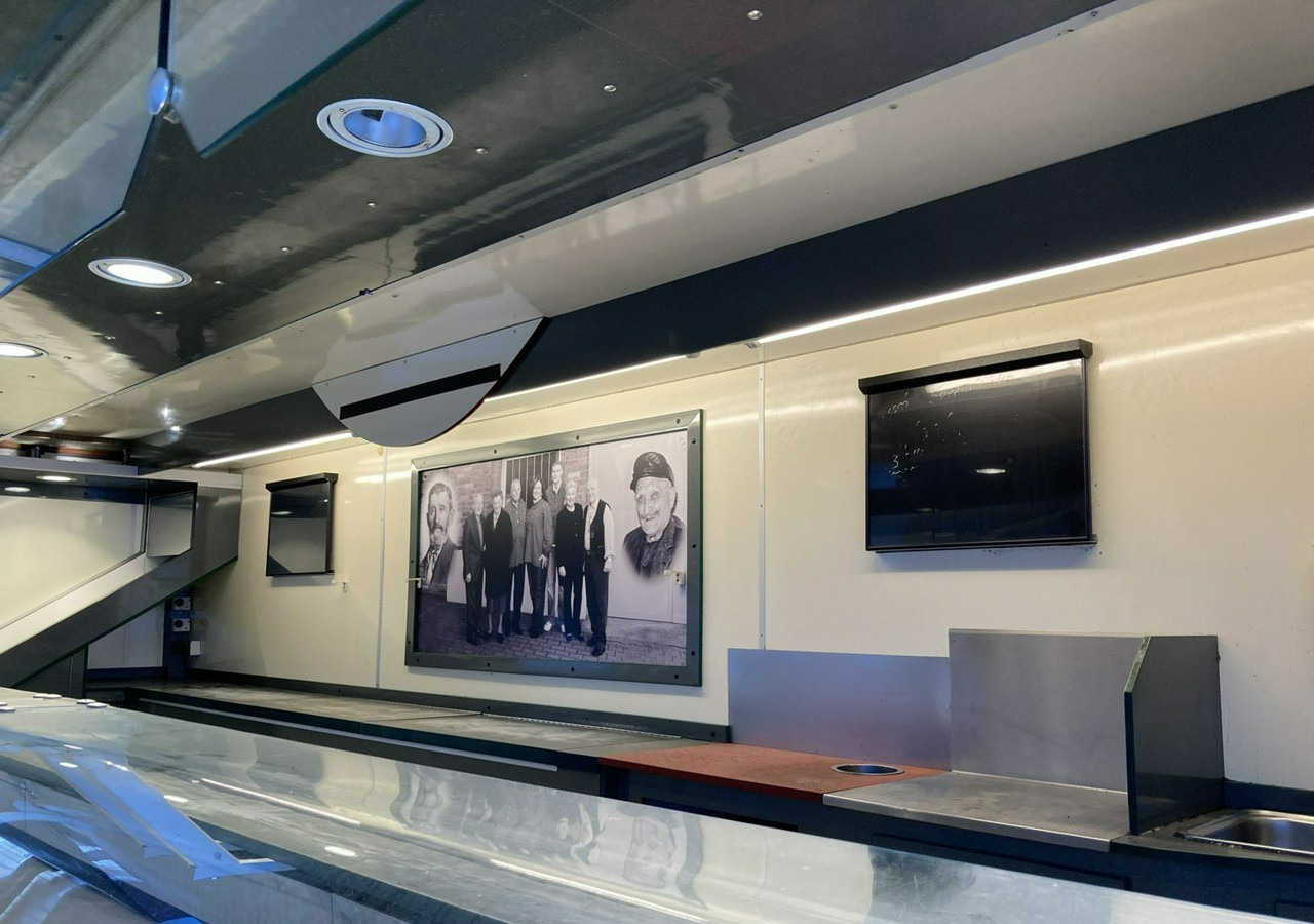 Vending trailer Inna Inny Autosklep wędlin Gastronomiczny Food Truck Foodtruck sklep Borco: picture 14