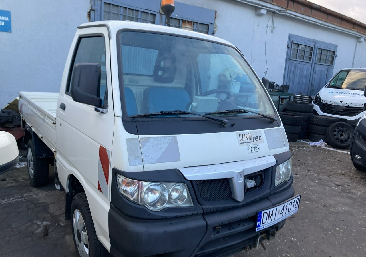 Inna Inny PFAU Piaggio Porter 4X4 Skrzynia odśnieżarka Pług 5655km 2012 - Flatbed van: picture 2 Inna Inny PFAU Piaggio Porter 4X4 Skrzynia odśnieżarka Pług 5655km 2012 - Flatbed van: picture 2