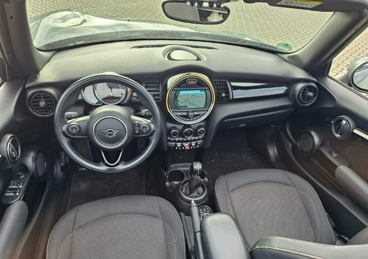MINI Cabrio II Mini Cabrio Bogata wersja 38tkm Model 2019 - Car: picture 3 MINI Cabrio II Mini Cabrio Bogata wersja 38tkm Model 2019 - Car: picture 3