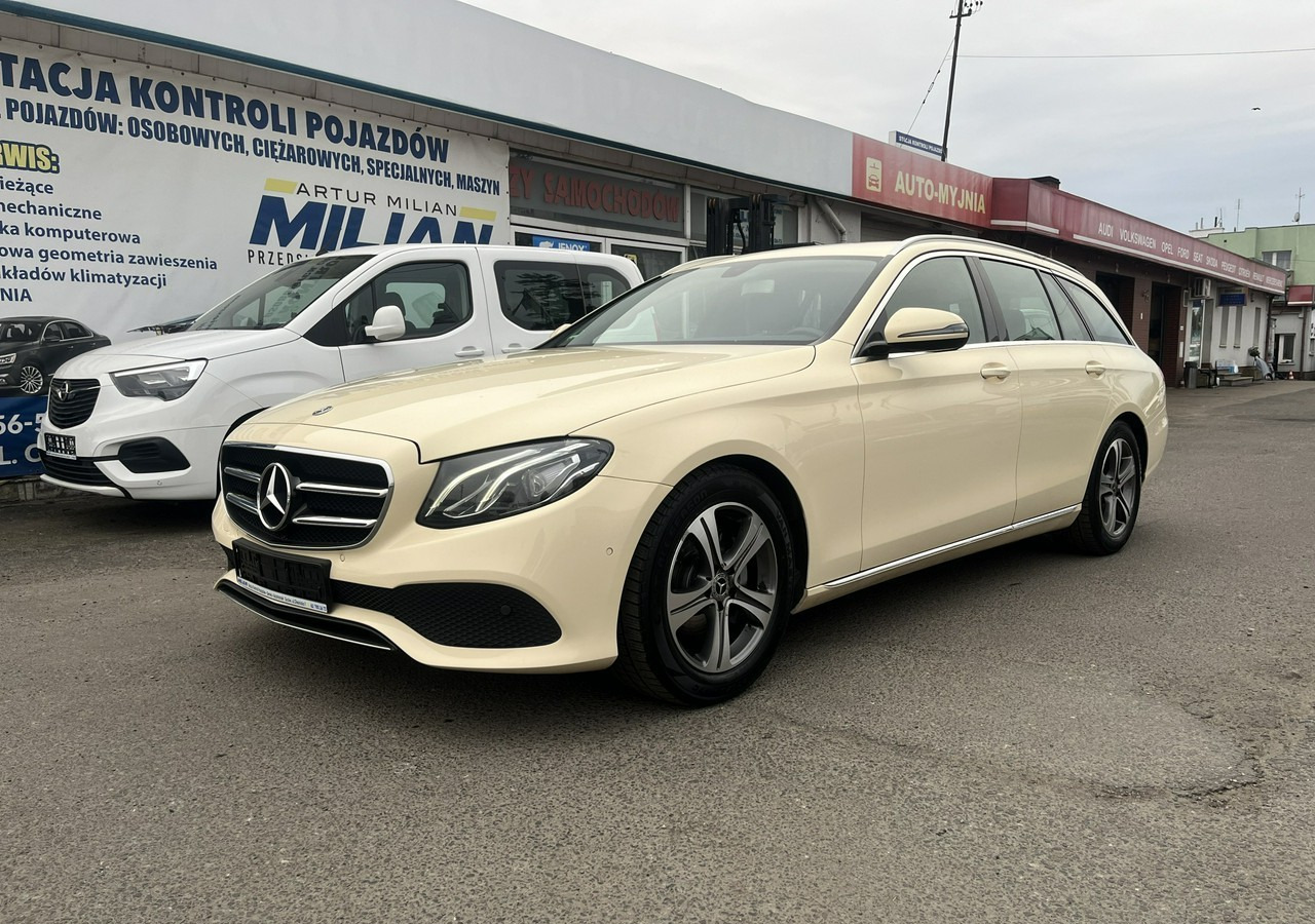 Mercedes-Benz Klasa E E220d T 9G-tronic 197KM Navi FullLed Kamera Asystent Model 2020 FV 2 - Car: picture 1 Mercedes-Benz Klasa E E220d T 9G-tronic 197KM Navi FullLed Kamera Asystent Model 2020 FV 2 - Car: picture 1