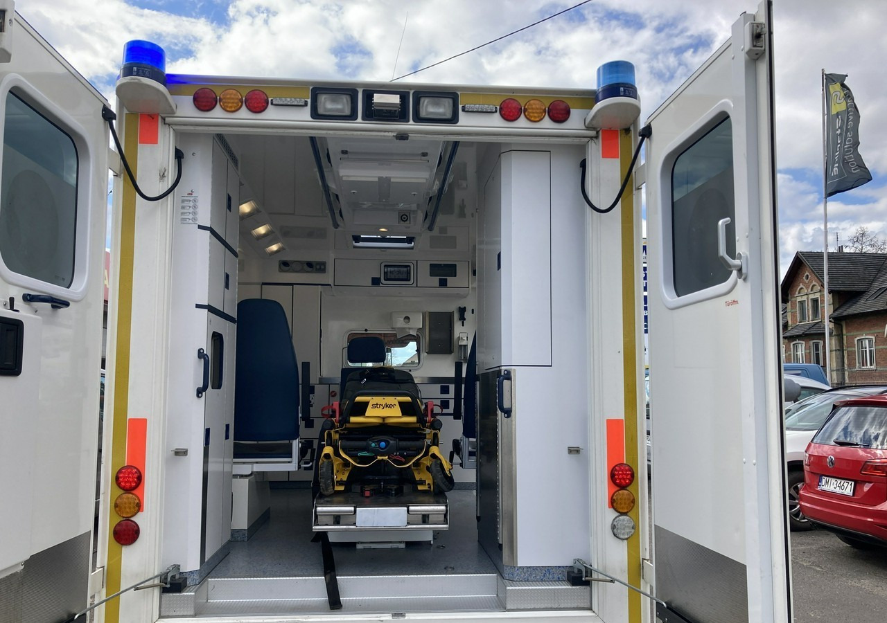 Mercedes-Benz Sprinter Sprinter 519 Karetka 4X4 Ambulans MODEL 2017 - Ambulance: picture 2 Mercedes-Benz Sprinter Sprinter 519 Karetka 4X4 Ambulans MODEL 2017 - Ambulance: picture 2