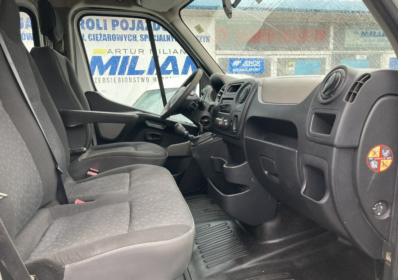 Interior photo 1: Lease a  Opel Movano Opel Movano 2,3 Maxi dokka doka Brygadówka 2011 Opel Movano Opel Movano 2,3 Maxi dokka doka Brygadówka 2011