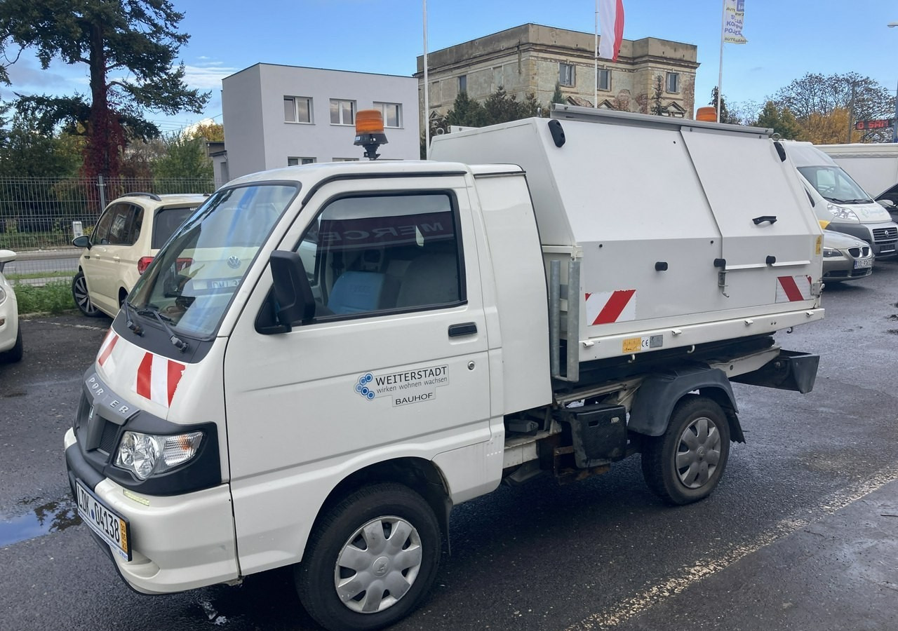 Piaggio Piaggio Porter Śmieciarka Wywrotka 2015 - Garbage truck: picture 2 Piaggio Piaggio Porter Śmieciarka Wywrotka 2015 - Garbage truck: picture 2