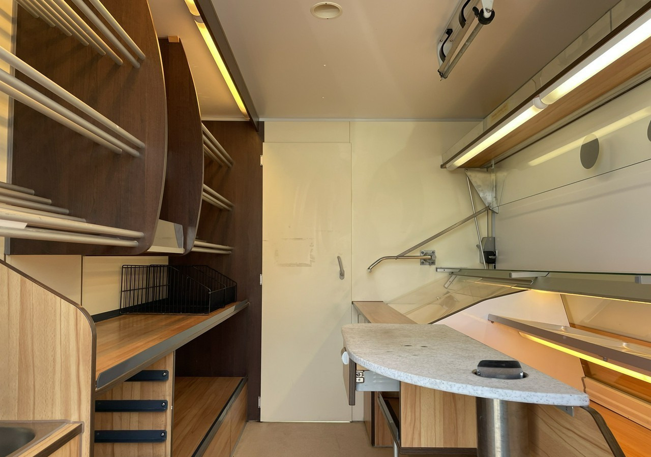 Renault Master Autosklep pieczyw Sklep Gastronomiczny Food Truck Foodtruck Borco 20 - Vending truck: picture 2 Renault Master Autosklep pieczyw Sklep Gastronomiczny Food Truck Foodtruck Borco 20 - Vending truck: picture 2