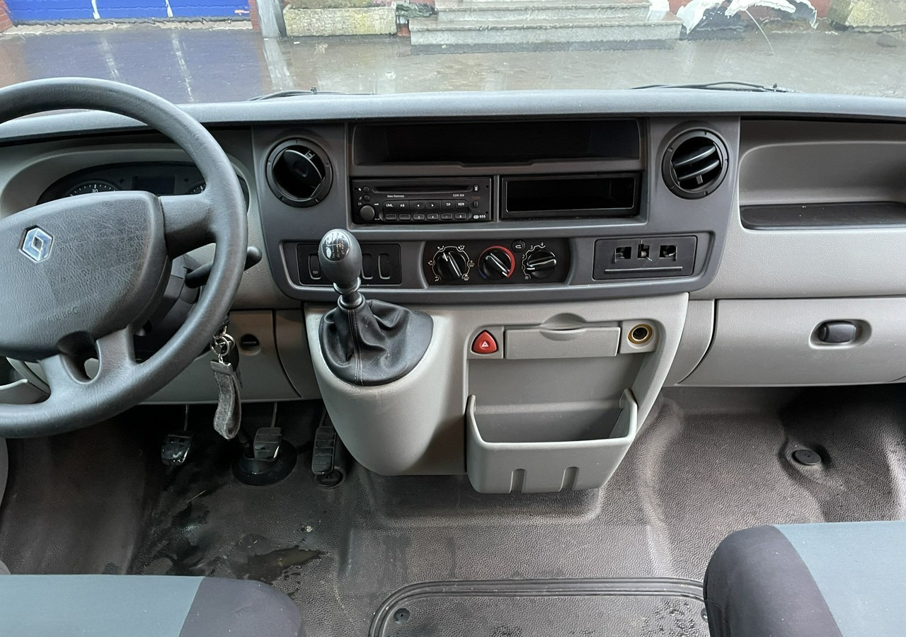 Interior photo 1: Vending truck Renault Master Autosklep pieczywa Sklep Gastronomiczny Food Truck Foodtruck 2009