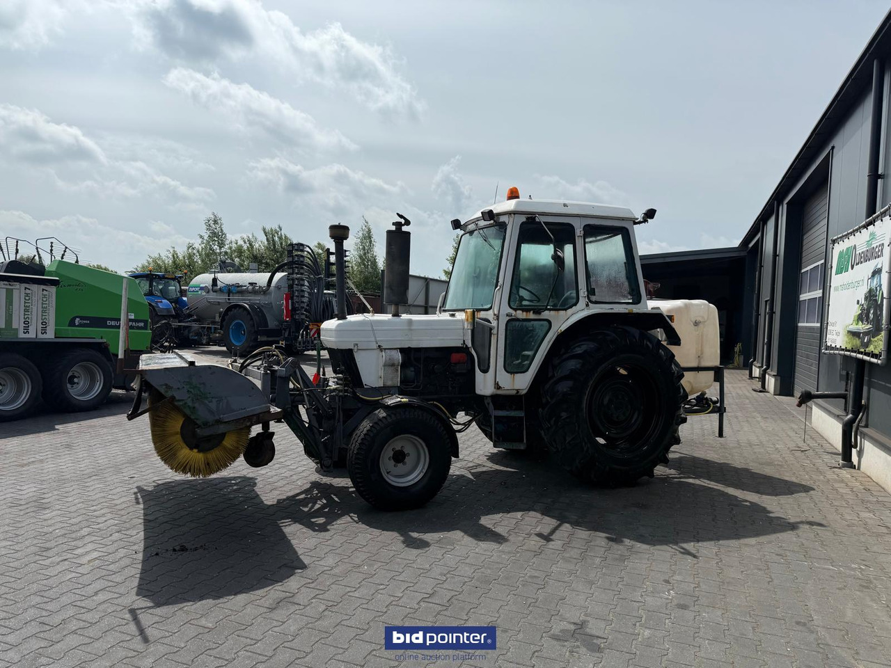 Ford 6610 met rolbezem - Farm tractor: picture 4 Ford 6610 met rolbezem - Farm tractor: picture 4