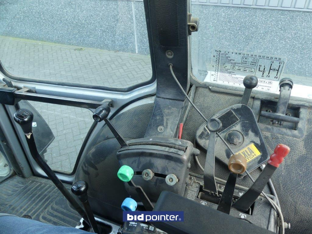 Farm tractor Ford 7810 Silver Jubilee: picture 17