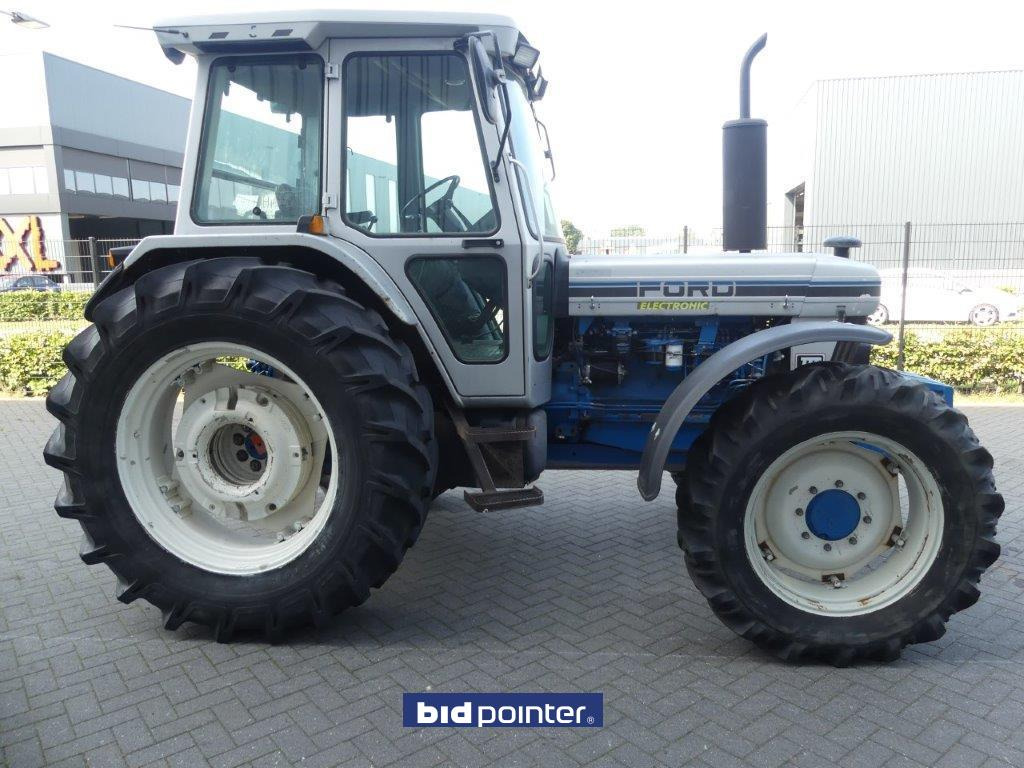 Farm tractor Ford 7810 Silver Jubilee: picture 8