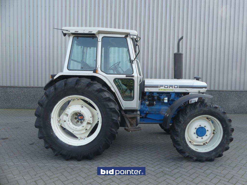Farm tractor Ford 7810 Silver Jubilee: picture 19