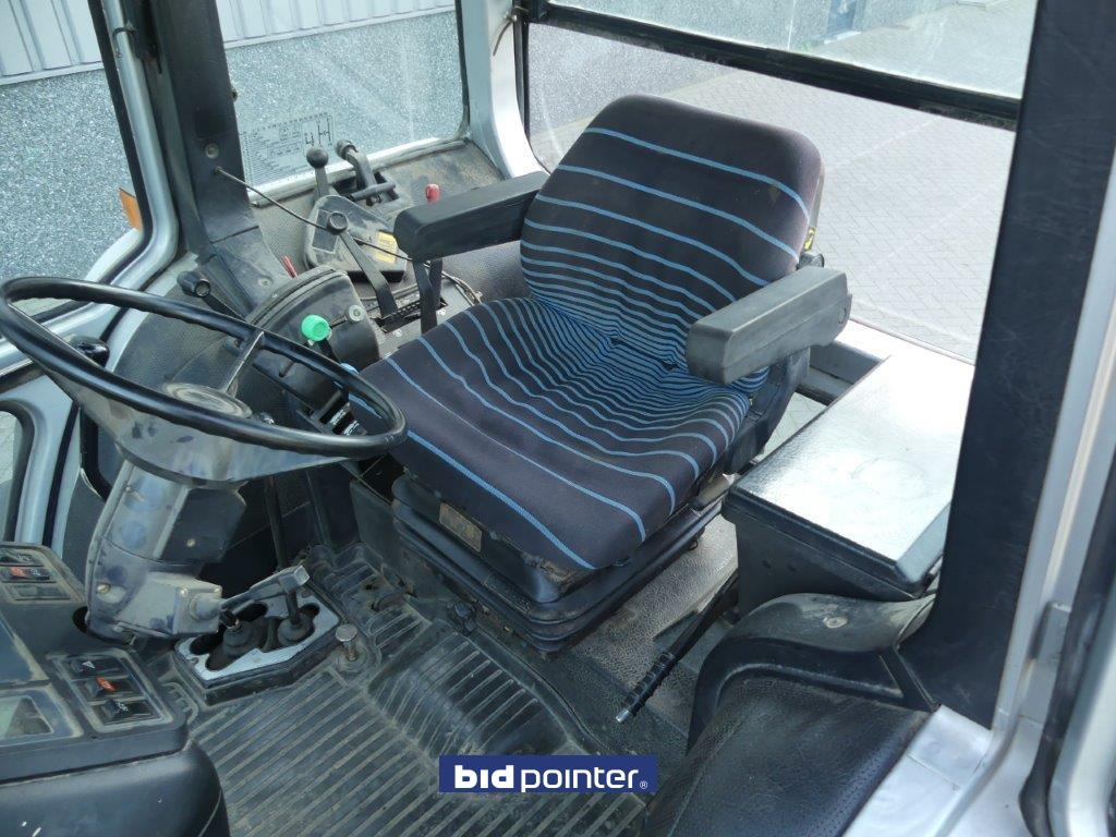 Farm tractor Ford 7810 Silver Jubilee: picture 14