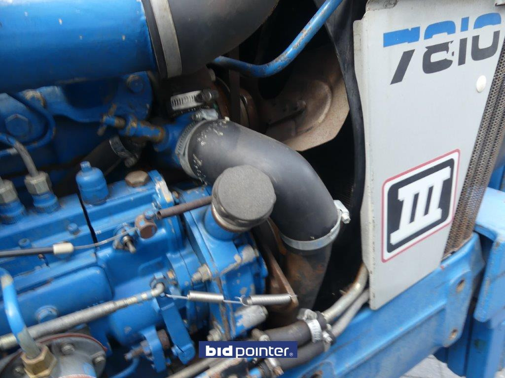 Farm tractor Ford 7810 Silver Jubilee: picture 9