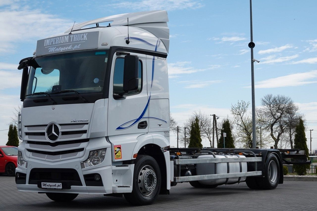 Mercedes-Benz ACTROS 1845 / BDF / DO PRZEWOZU KONTENERÓW / - Container transporter/ Swap body truck: picture 1 Mercedes-Benz ACTROS 1845 / BDF / DO PRZEWOZU KONTENERÓW / - Container transporter/ Swap body truck: picture 1