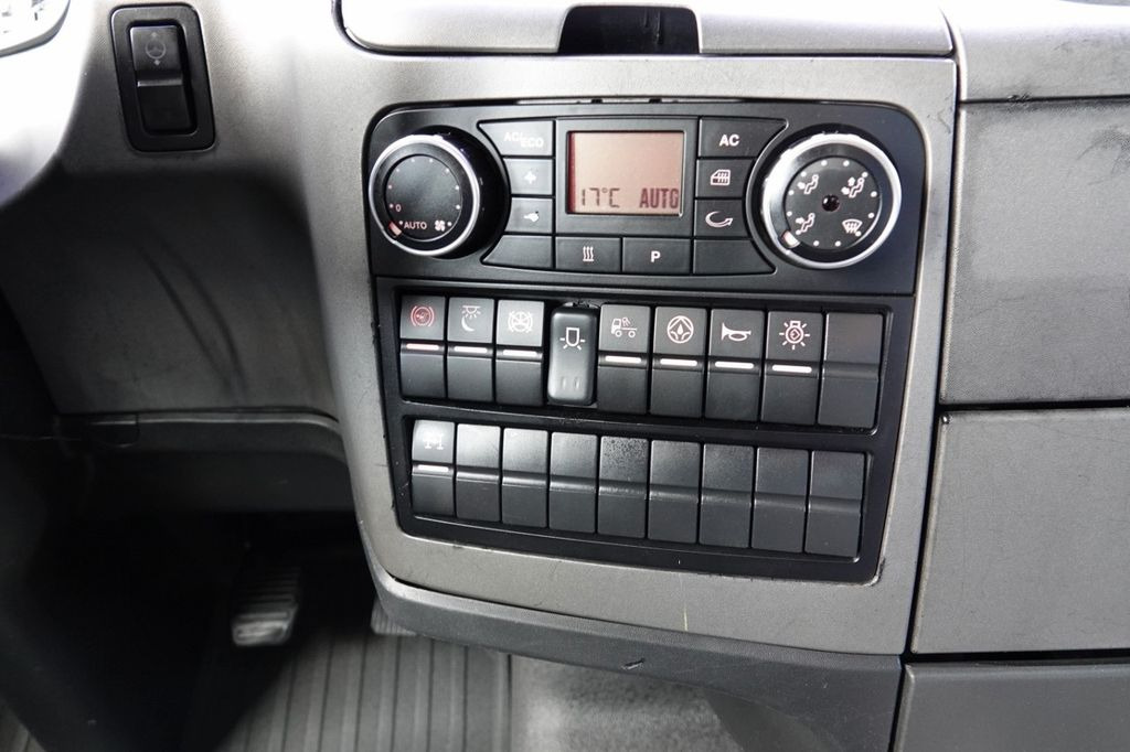 Tractor unit MAN TGX 33.540 / 6x4 / RETARDER / DMC: 90 TON / 3 os: picture 15 Tractor unit MAN TGX 33.540 / 6x4 / RETARDER / DMC: 90 TON / 3 os: picture 15