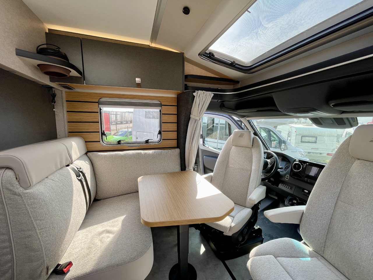 New Semi-integrated motorhome HYMER / ERIBA MLT 580 4x4: picture 9