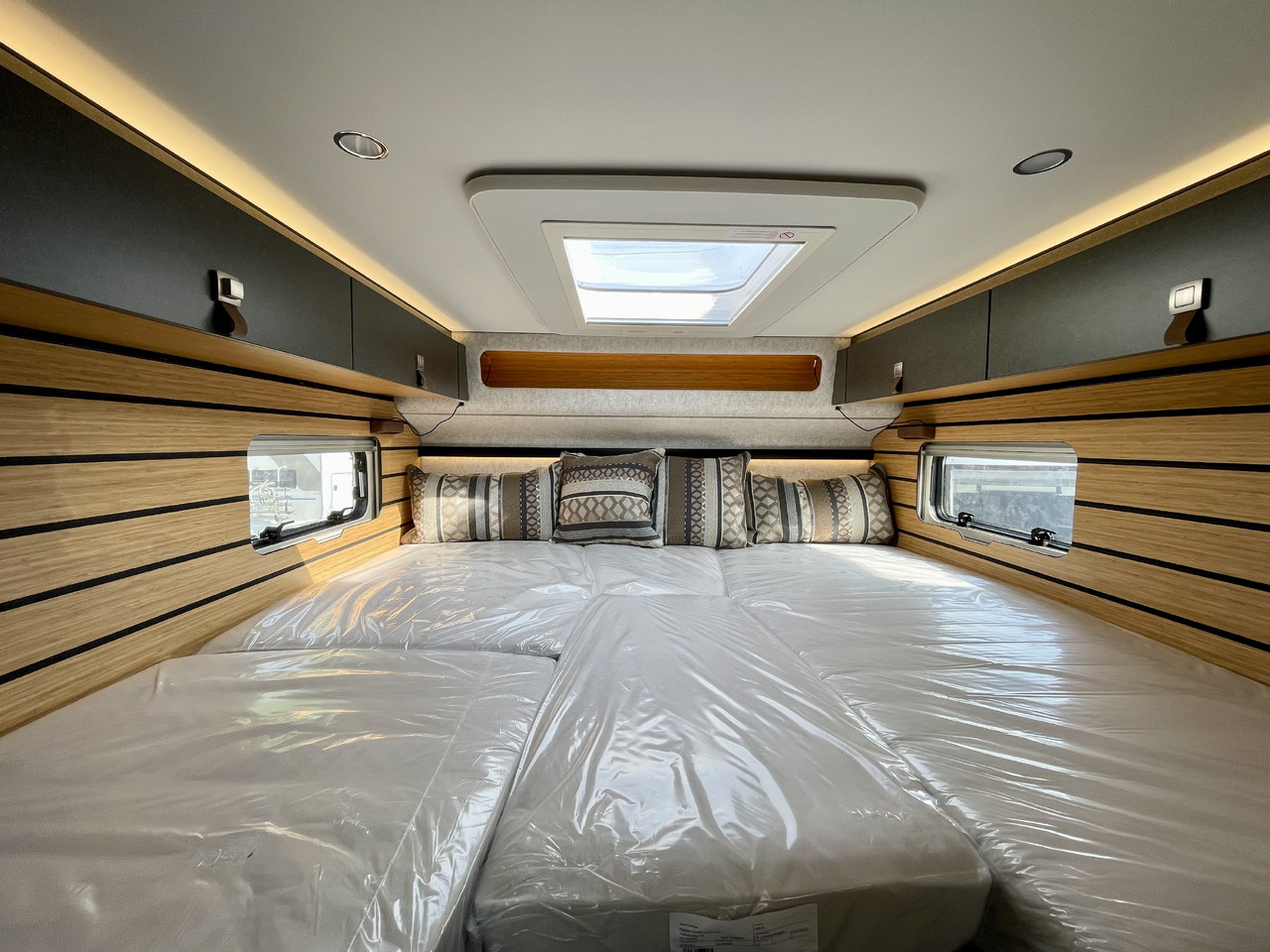 New Semi-integrated motorhome HYMER / ERIBA MLT 580 4x4: picture 12