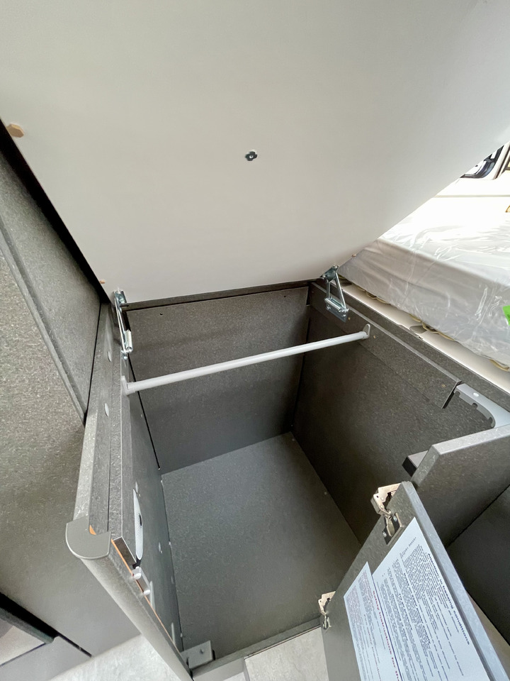 New Semi-integrated motorhome HYMER / ERIBA MLT 580 4x4: picture 15