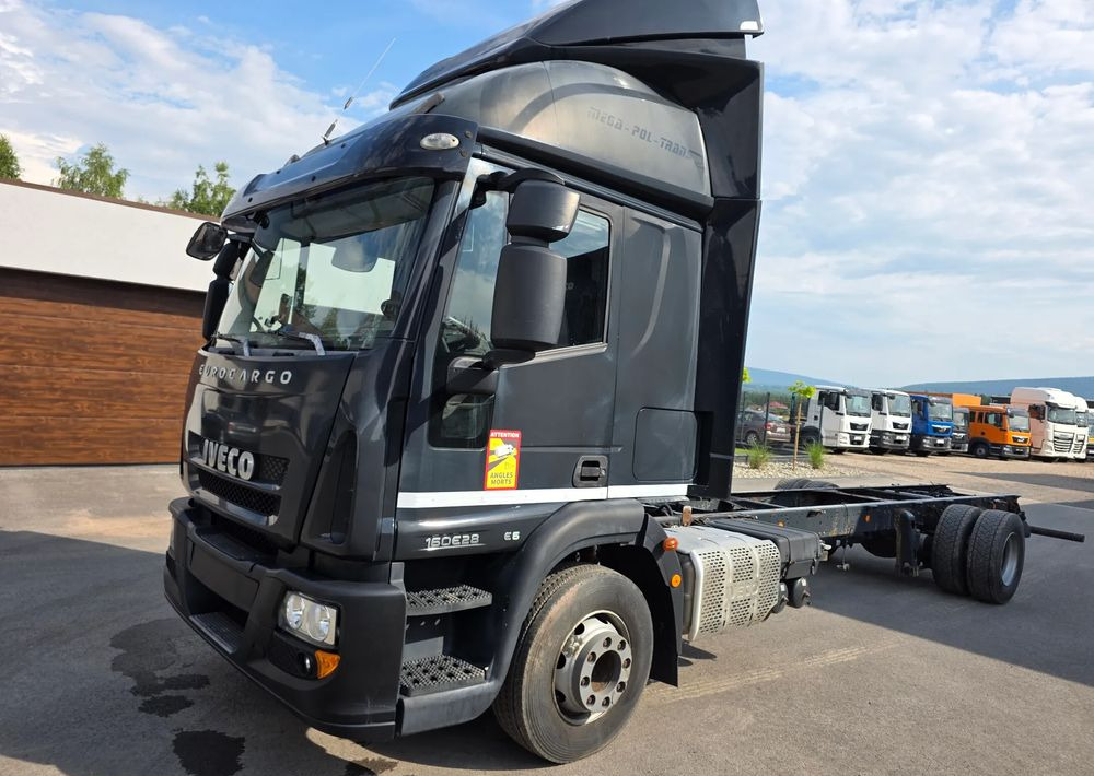 Iveco EUROCARGO 160E28 RAMA DO ZABUDOWY/ LAWETA / MANUAL / - Cab chassis truck: picture 3 Iveco EUROCARGO 160E28 RAMA DO ZABUDOWY/ LAWETA / MANUAL / - Cab chassis truck: picture 3