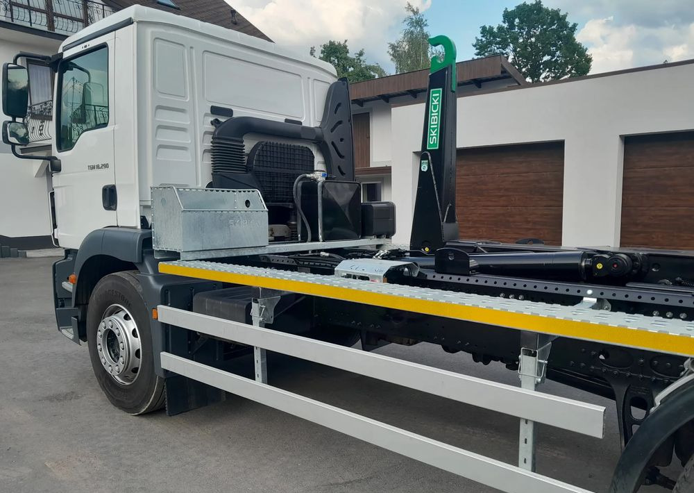 MAN TGM 18.290 - Hook lift truck: picture 4 MAN TGM 18.290 - Hook lift truck: picture 4