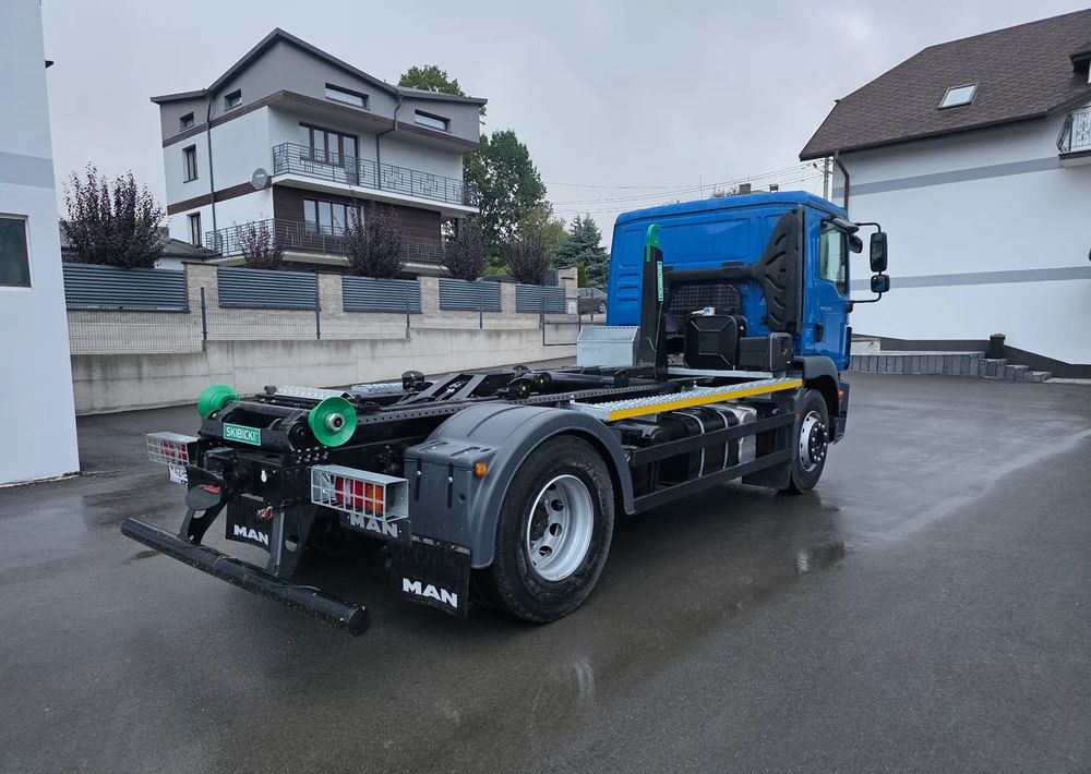 MAN TGM 18.340 urządzenie hakowe AXOR - Hook lift truck: picture 2 MAN TGM 18.340 urządzenie hakowe AXOR - Hook lift truck: picture 2