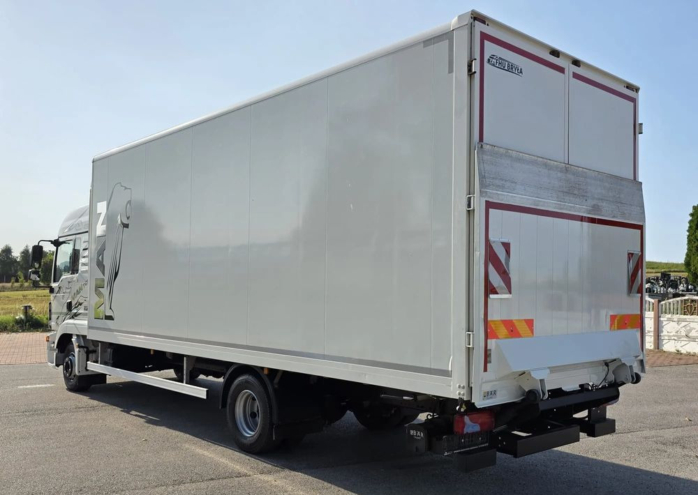 MAN TGL 12.250 / KONTENER / IZOTERMA / WINDA / 2019R / EURO 6 / PEŁEN SERWIS /  6 TON ŁADOWNOŚĆ  / SPROWADZONY / ZADBANY / JAK NOWY /  KSIĄŻKA SERWISOWA / E6 / 17 PALET - Box truck: picture 4 MAN TGL 12.250 / KONTENER / IZOTERMA / WINDA / 2019R / EURO 6 / PEŁEN SERWIS /  6 TON ŁADOWNOŚĆ  / SPROWADZONY / ZADBANY / JAK NOWY /  KSIĄŻKA SERWISOWA / E6 / 17 PALET - Box truck: picture 4