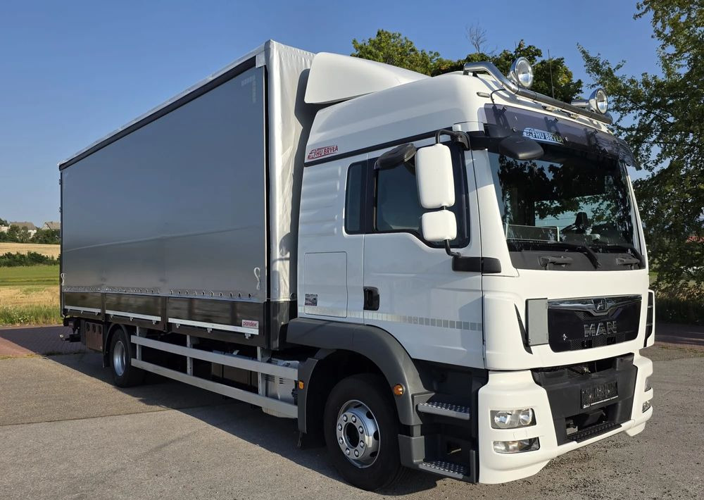 MAN TGM 15.290 / BURTO-FIRANKA / CAŁY NA PODUSZKACH /KLIMA POSTOJOWA / 2018R / NISKI PRZEBIEG / 18 PALET / E6 / JAK NOWY / WINDA / - Curtainsider truck: picture 2 MAN TGM 15.290 / BURTO-FIRANKA / CAŁY NA PODUSZKACH /KLIMA POSTOJOWA / 2018R / NISKI PRZEBIEG / 18 PALET / E6 / JAK NOWY / WINDA / - Curtainsider truck: picture 2