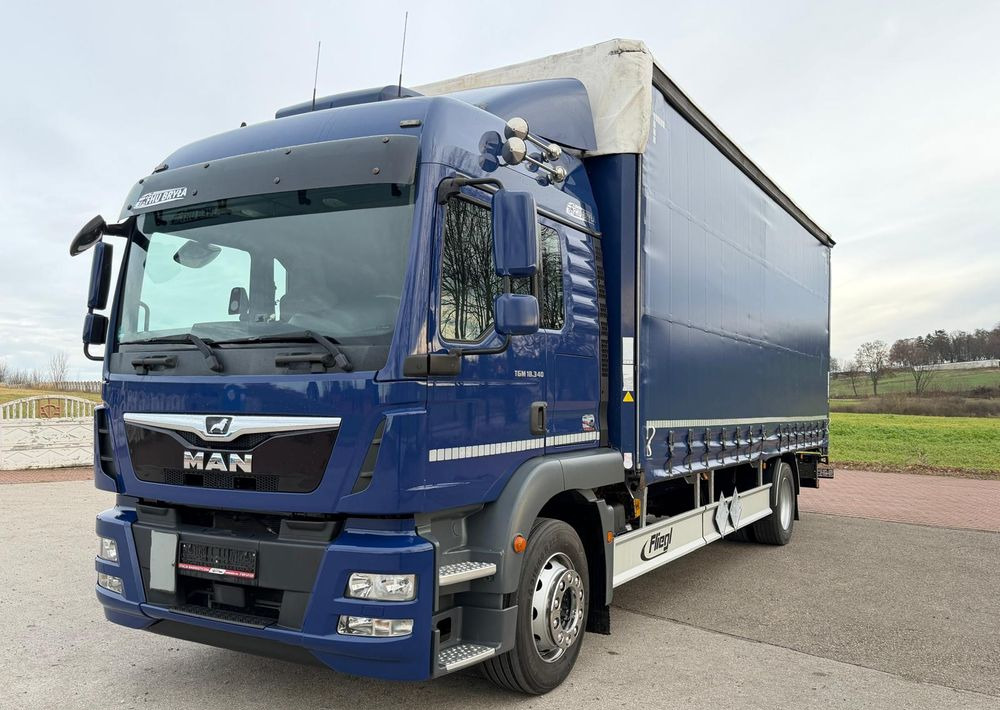 MAN TGM 18.340 / FIRANKA / LIFT / SPROWADZONY / KLIMA POSTOJOWA / 2017 / 9700 ŁADOWNOŚĆ / AUTOMAT / 18 PALET / E6 / WINDA / - Curtainsider truck: picture 2 MAN TGM 18.340 / FIRANKA / LIFT / SPROWADZONY / KLIMA POSTOJOWA / 2017 / 9700 ŁADOWNOŚĆ / AUTOMAT / 18 PALET / E6 / WINDA / - Curtainsider truck: picture 2