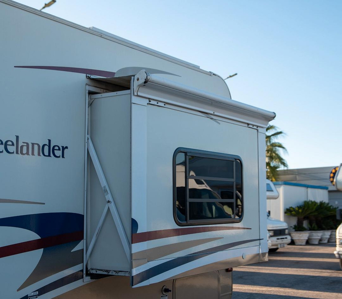Alcove motorhome Coachmen freelander mm2920ds: picture 15