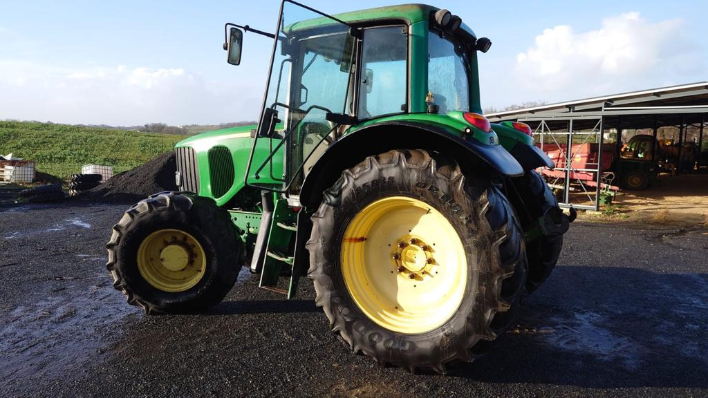 JOHN DEERE 6520 - Agricultural machinery: picture 1 JOHN DEERE 6520 - Agricultural machinery: picture 1