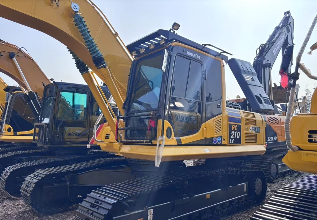 Komatsu PC 210 LC-8 - Crawler excavator: picture 1 Komatsu PC 210 LC-8 - Crawler excavator: picture 1