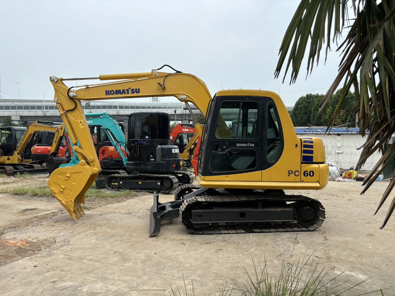 Komatsu PC 60-7 - Mini excavator: picture 1 Komatsu PC 60-7 - Mini excavator: picture 1