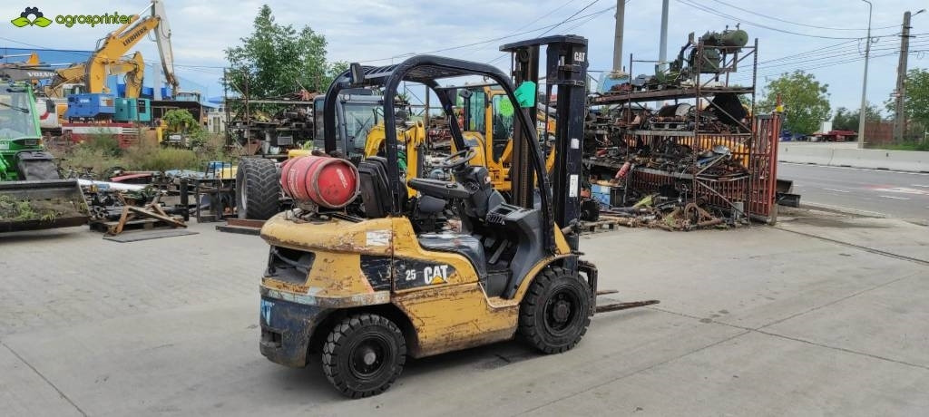 CAT GP 25 N - LPG forklift: picture 3 CAT GP 25 N - LPG forklift: picture 3