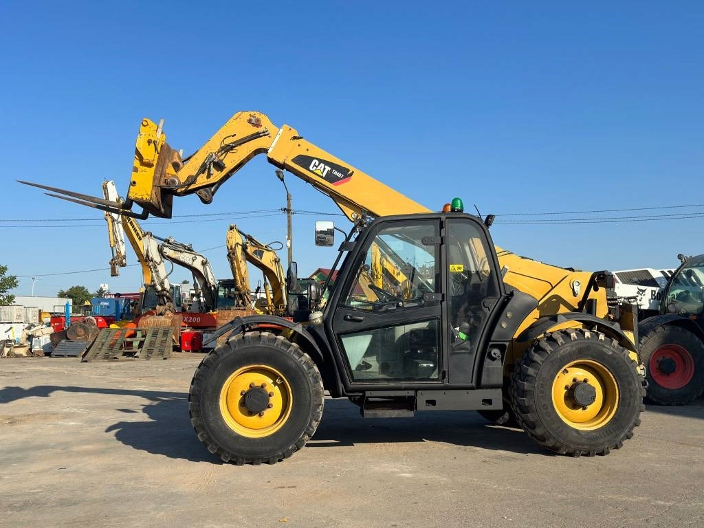 Telescopic handler CAT TH407AG: picture 7