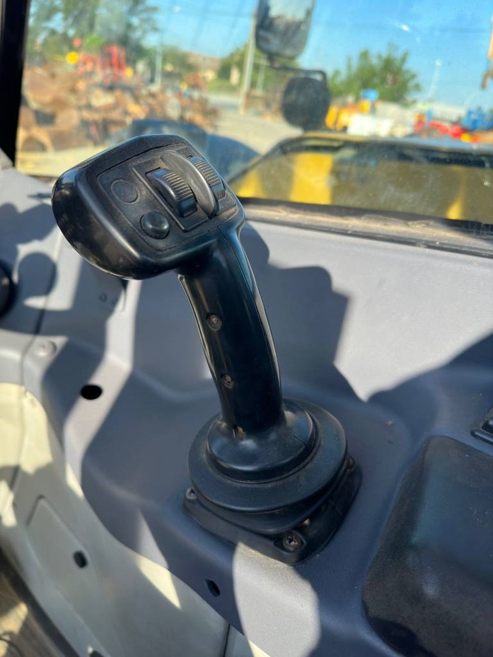 Telescopic handler CAT TH407AG: picture 13
