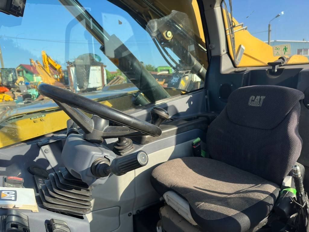 Telescopic handler CAT TH407AG: picture 11