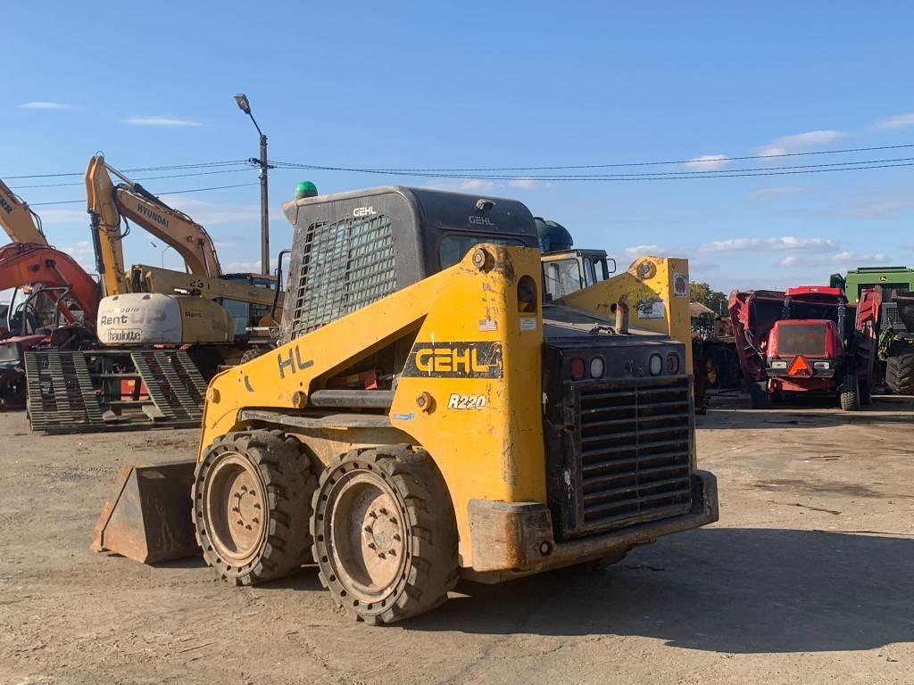 Gehl R 220  - Skid steer loader: picture 3 Gehl R 220  - Skid steer loader: picture 3