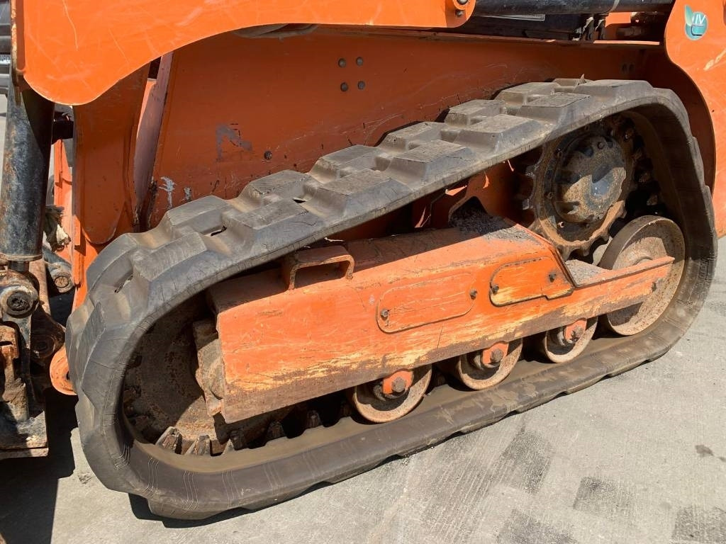 Compact track loader Gehl RT135: picture 9
