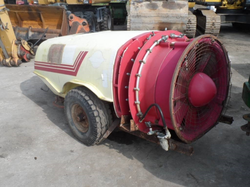 Hardi 1000 - Trailed sprayer: picture 3 Hardi 1000 - Trailed sprayer: picture 3