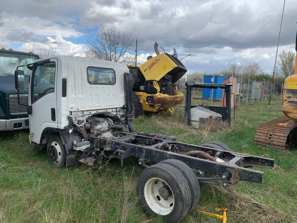 Isuzu FOR PARTS - Cab chassis truck: picture 4 Isuzu FOR PARTS - Cab chassis truck: picture 4