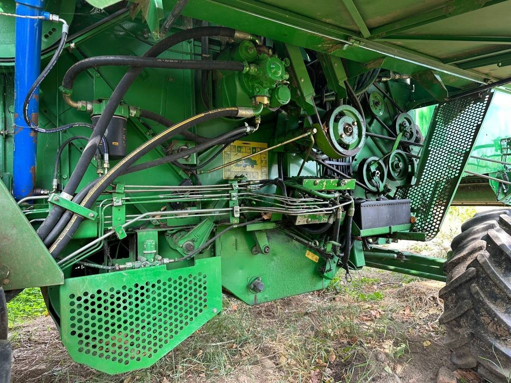 John Deere 1550 CWS - Combine harvester: picture 4 John Deere 1550 CWS - Combine harvester: picture 4