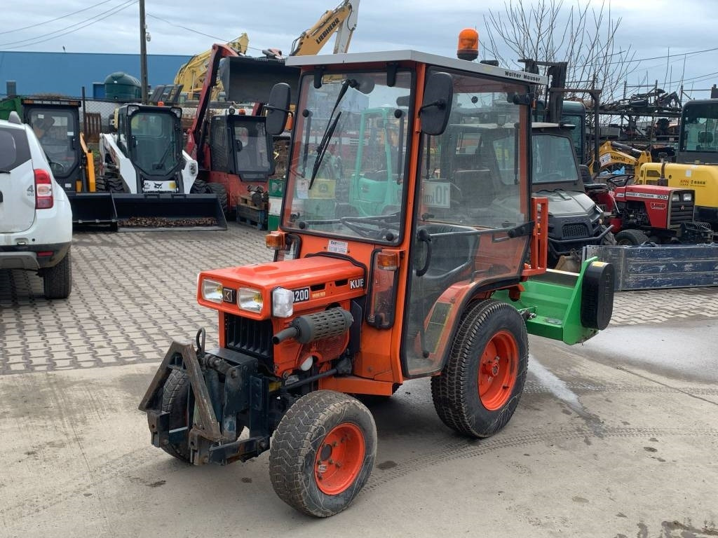 Kubota B 4200 - Farm tractor: picture 1 Kubota B 4200 - Farm tractor: picture 1