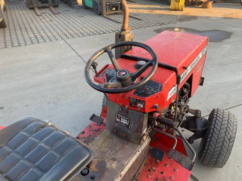 Farm tractor Massey Ferguson 1010: picture 10