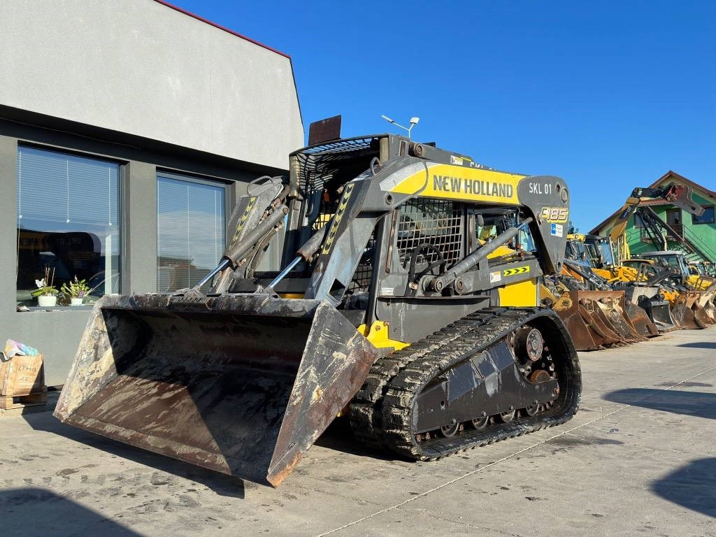 New Holland C 185 - Compact track loader: picture 1 New Holland C 185 - Compact track loader: picture 1