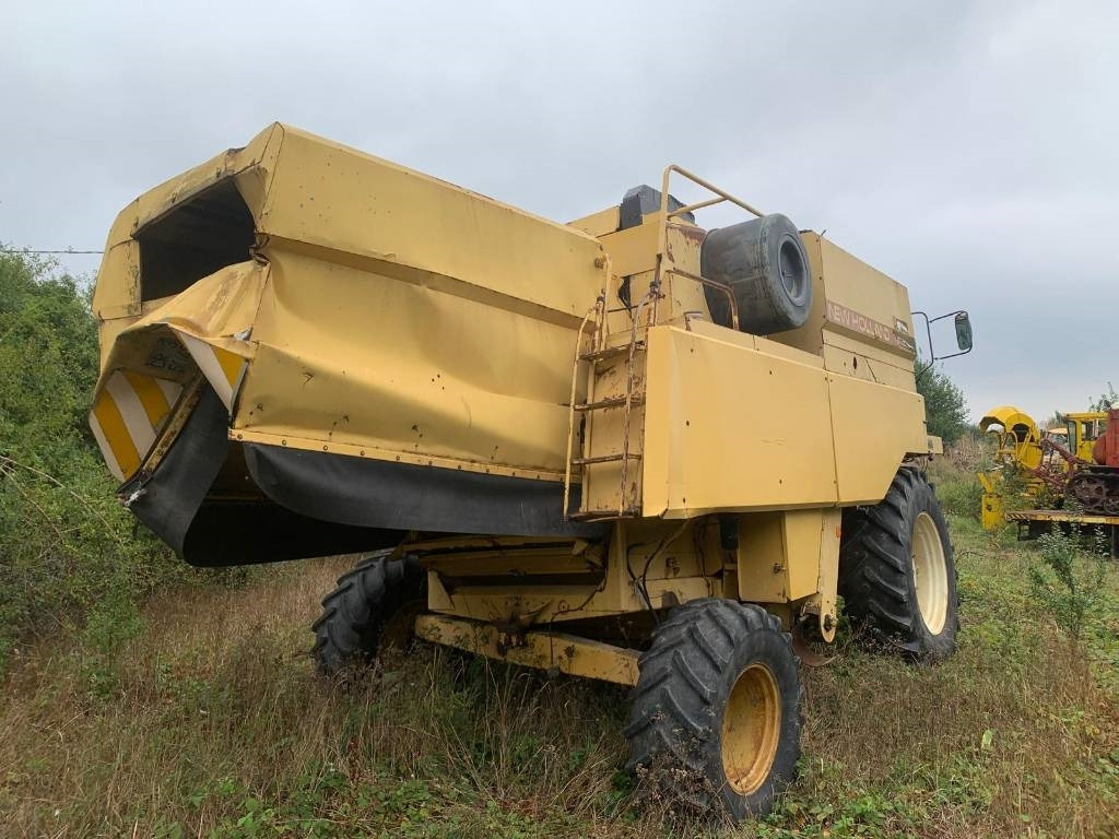 New Holland TX 32 - Combine harvester: picture 3 New Holland TX 32 - Combine harvester: picture 3